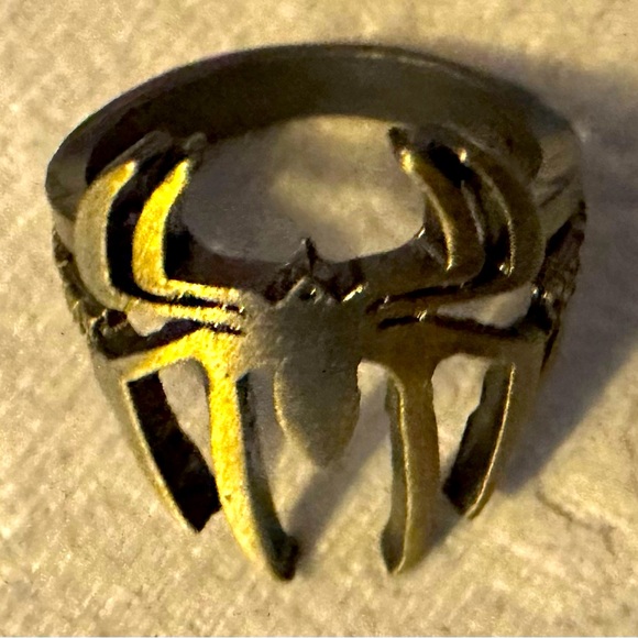 NWOT Spider-Man ring in bronze colour and metal. Do not know the size - Picture 4 of 4